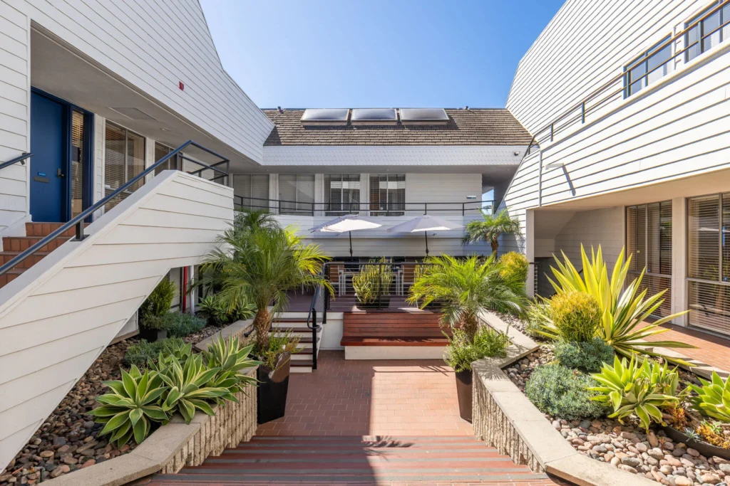 2200 Pacific Coast Hwy Hermosa Beach CA Building Photo 28 LargeHighDefinition.jpg